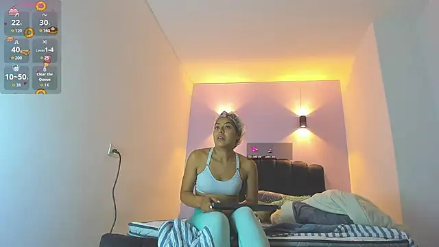 Sofia Clauss  online show from 10.21.25