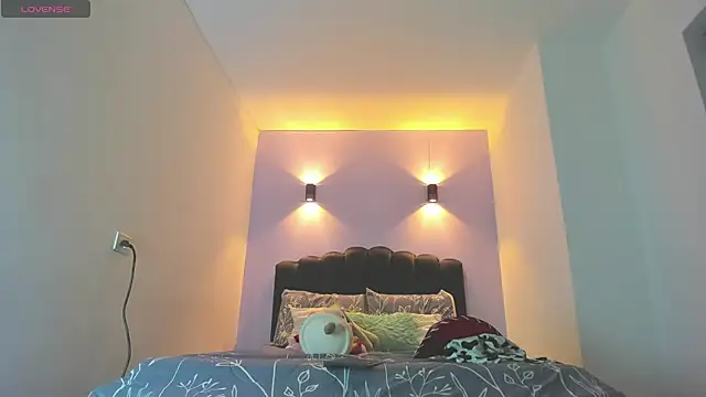 Sofia Clauss  online show from 11.02.25