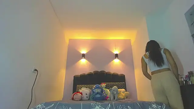 Sofia Clauss  online show from 04.22.26