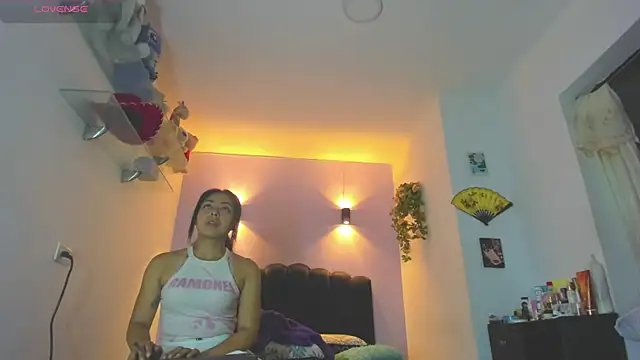 Sofia Clauss  online show from 07.04.26