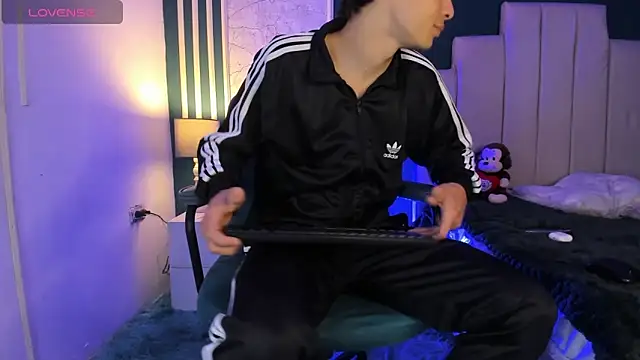 Snapshot of AlessandroDybala chatting on 02.26.25 AlessandroDybala online show from 02.26.25