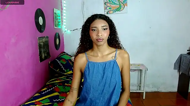 Snapshot of sensitive_brunette chatting on 01.13.25 sensitive brunette online show from 01.13.25