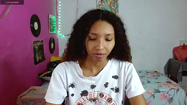 Snapshot of sensitive_brunette chatting on 02.10.25 sensitive brunette online show from 02.10.25