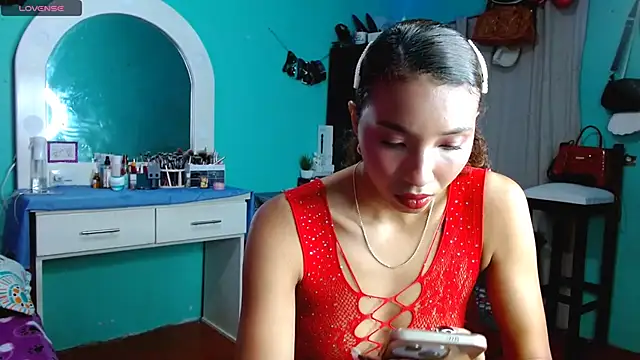 Snapshot of sensitive_brunette chatting on 11.06.25 sensitive brunette online show from 11.06.25