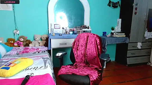 Snapshot of sensitive_brunette chatting on 11.14.25 sensitive brunette online show from 11.14.25