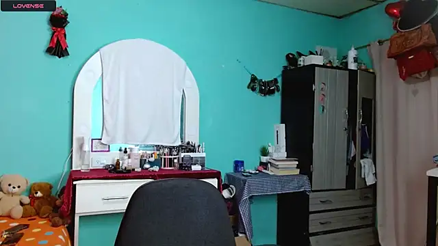 Snapshot of sensitive_brunette chatting on 11.27.25 sensitive brunette online show from 11.27.25