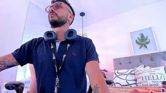 Tom cooper  online show from 11.08.25