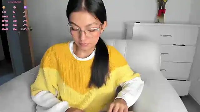 Snapshot of barbie_brunette3 chatting on 12.29.24 barbie brunette3 online show from 12.29.24