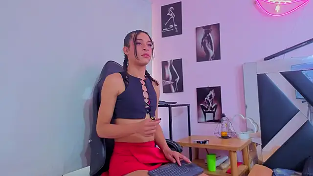 Snapshot of karla_cutesweet chatting on 11.12.25 karla cutesweet online show from 11.12.25