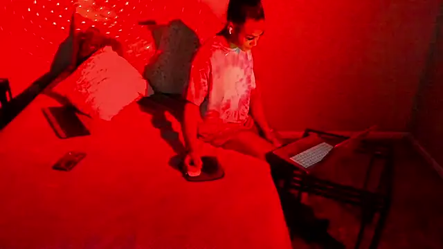 Snapshot of yiauana chatting on 02.22.25 yiauana online show from 02.22.25