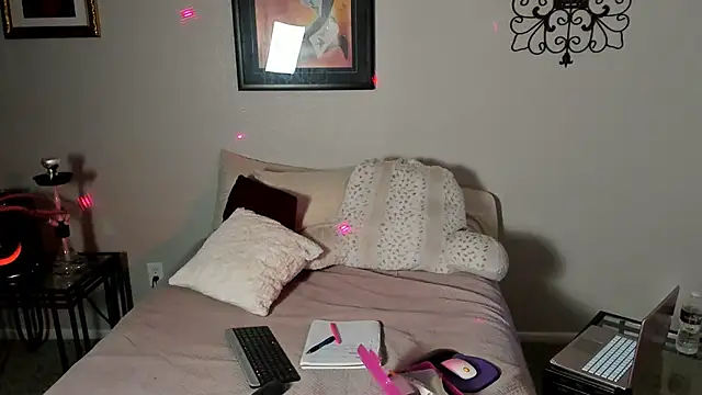 Snapshot of yiauana chatting on 02.22.25 yiauana online show from 02.22.25