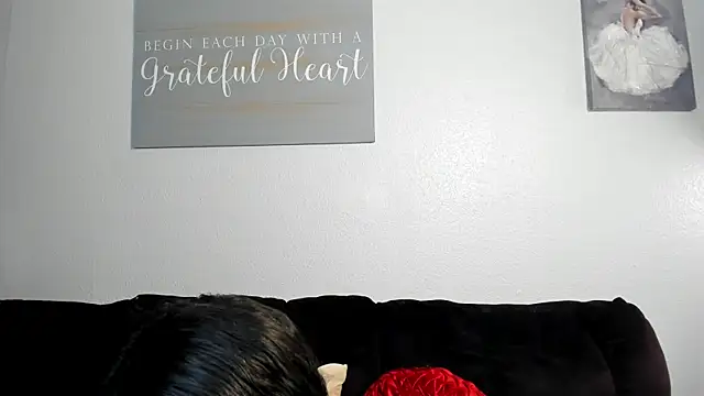 Snapshot of yiauana chatting on 02.28.25 yiauana online show from 02.28.25