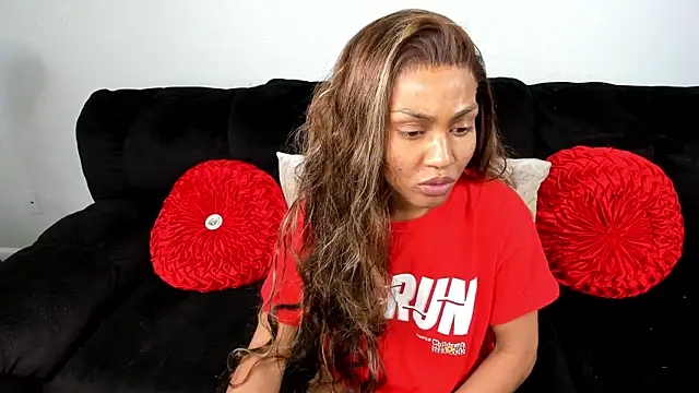 Snapshot of yiauana chatting on 02.28.25 yiauana online show from 02.28.25