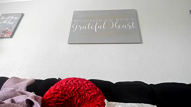 Snapshot of yiauana chatting on 03.06.25 yiauana online show from 03.06.25