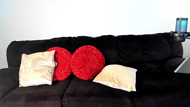 Snapshot of yiauana chatting on 03.09.25 yiauana online show from 03.09.25