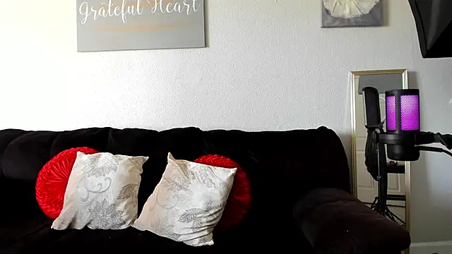 Snapshot of yiauana chatting on 03.12.25 yiauana online show from 03.12.25