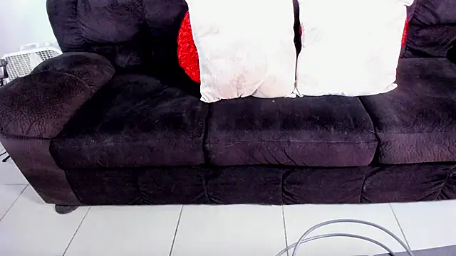 Snapshot of yiauana chatting on 03.17.25 yiauana online show from 03.17.25