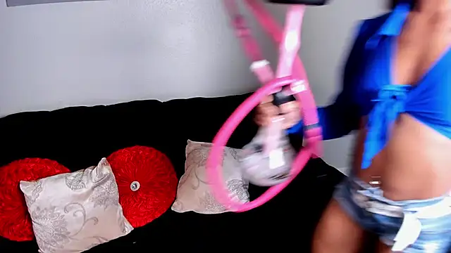 Snapshot of yiauana chatting on 03.23.25 yiauana online show from 03.23.25