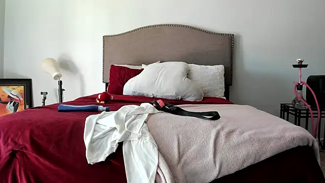 Snapshot of yiauana chatting on 09.08.25 yiauana online show from 09.08.25