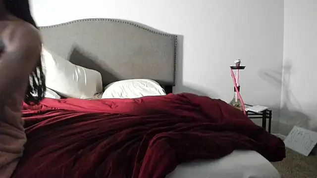 Snapshot of yiauana chatting on 09.22.25 yiauana online show from 09.22.25