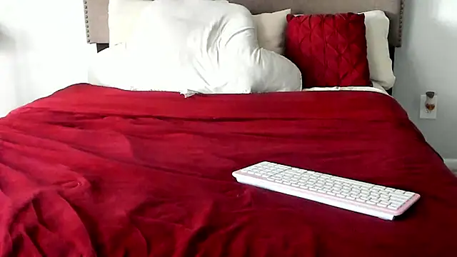 Snapshot of yiauana chatting on 09.23.25 yiauana online show from 09.23.25