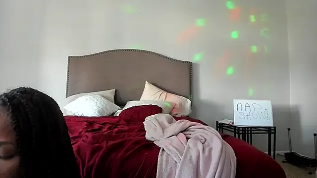 Snapshot of yiauana chatting on 09.25.25 yiauana online show from 09.25.25