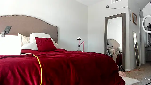 Snapshot of yiauana chatting on 09.28.25 yiauana online show from 09.28.25