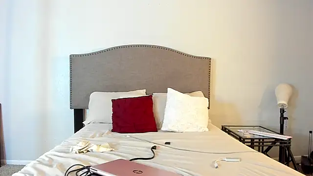 Snapshot of yiauana chatting on 10.05.25 yiauana online show from 10.05.25