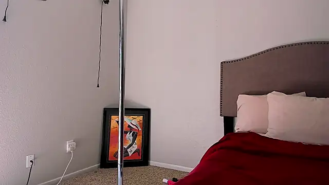 Snapshot of yiauana chatting on 10.15.25 yiauana online show from 10.15.25