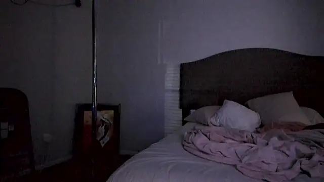 Snapshot of yiauana chatting on 10.17.25 yiauana online show from 10.17.25