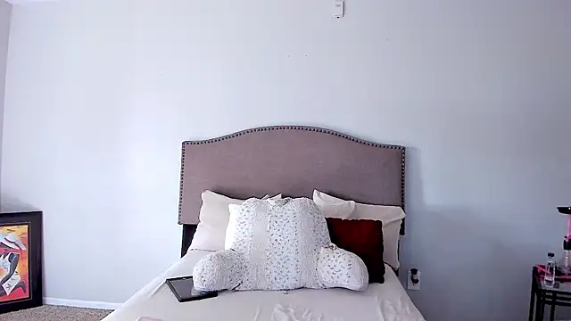 Snapshot of yiauana chatting on 10.18.25 yiauana online show from 10.18.25