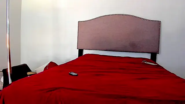 Snapshot of yiauana chatting on 10.26.25 yiauana online show from 10.26.25