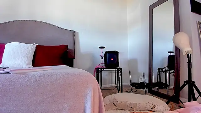 Snapshot of yiauana chatting on 11.02.25 yiauana online show from 11.02.25