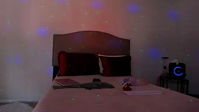 Snapshot of yiauana chatting on 11.05.25 yiauana online show from 11.05.25