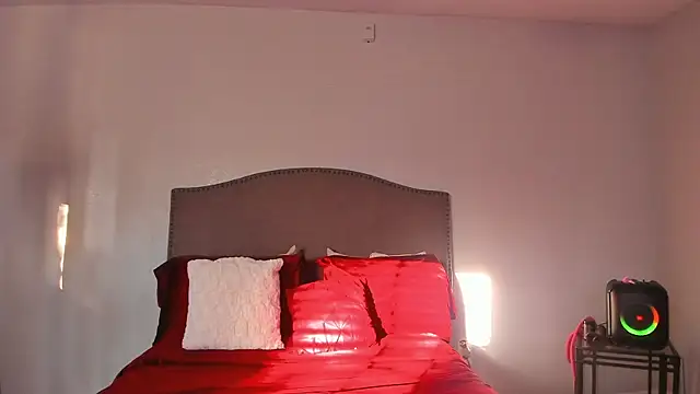 Snapshot of yiauana chatting on 11.06.25 yiauana online show from 11.06.25