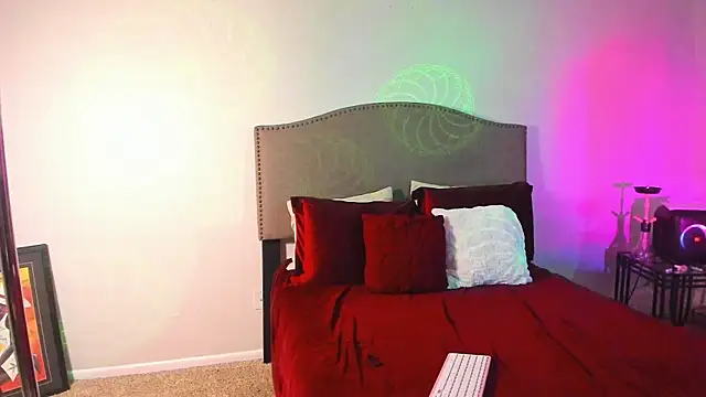 Snapshot of yiauana chatting on 11.12.25 yiauana online show from 11.12.25