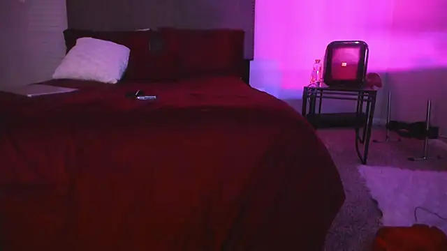 Snapshot of yiauana chatting on 11.19.25 yiauana online show from 11.19.25