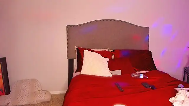 Snapshot of yiauana chatting on 11.25.25 yiauana online show from 11.25.25