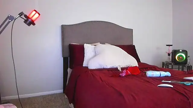 Snapshot of yiauana chatting on 11.26.25 yiauana online show from 11.26.25