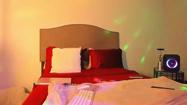 Snapshot of yiauana chatting on 12.01.25 yiauana online show from 12.01.25