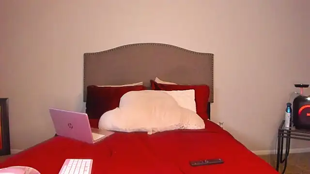 Snapshot of yiauana chatting on 12.04.25 yiauana online show from 12.04.25