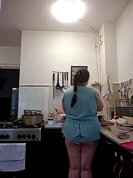 AvaLloyd online show from 02.18.25