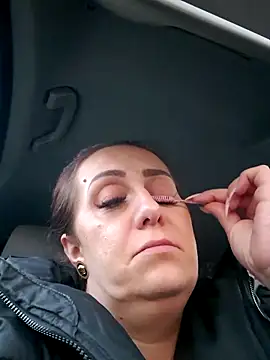 AvaLloyd online show from 03.03.25