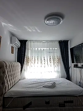 AvaLloyd online show from 03.20.25