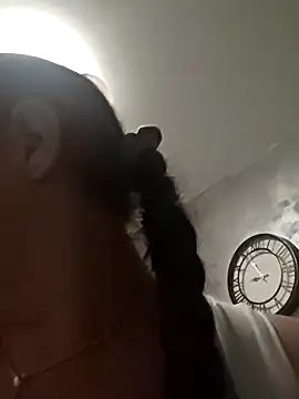 AvaLloyd online show from 10.09.25