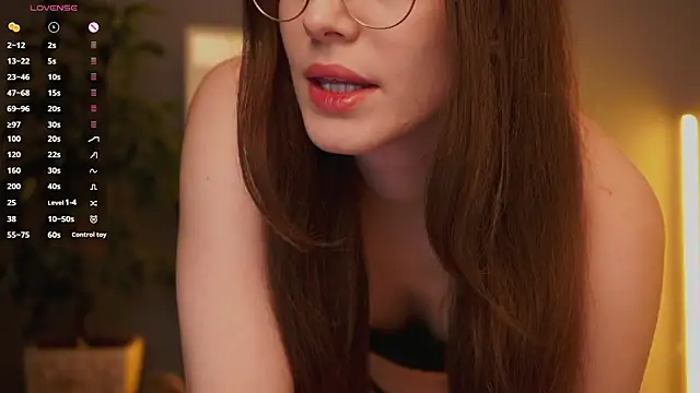 Snapshot of Ester_Hill chatting on 11.19.25 Ester Hill online show from 11.19.25