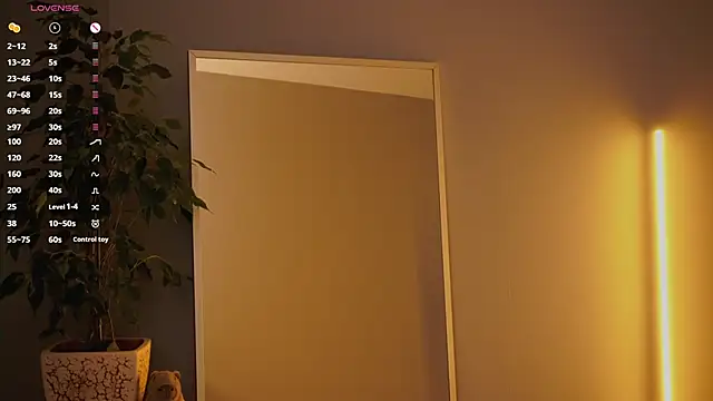 Snapshot of Ester_Hill chatting on 12.01.25 Ester Hill online show from 12.01.25