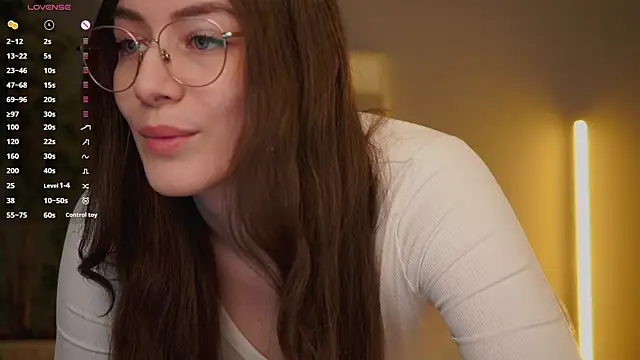 Snapshot of Ester_Hill chatting on 04.06.26 Ester Hill online show from 04.06.26