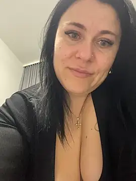 Snapshot of CuteNata chatting on 01.25.25 CuteNata online show from 01.25.25