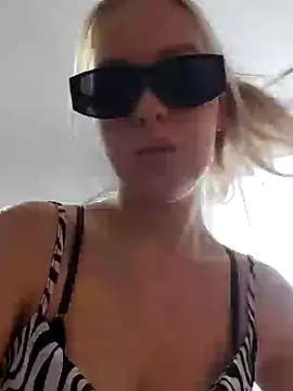 Snapshot of Little_Forest_ELF chatting on 01.23.25 Little Forest ELF online show from 01.23.25